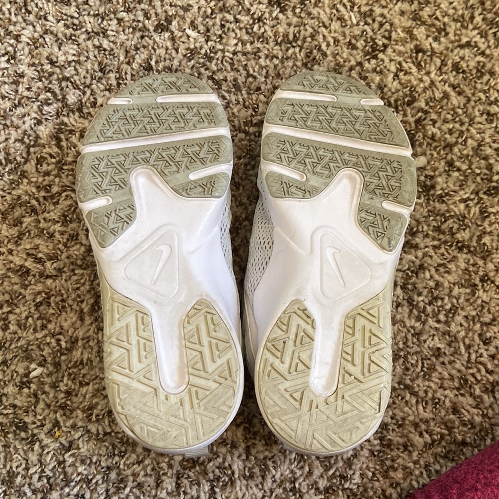 Nike Legend Essential Training Shoe - Picture 2 of 4
